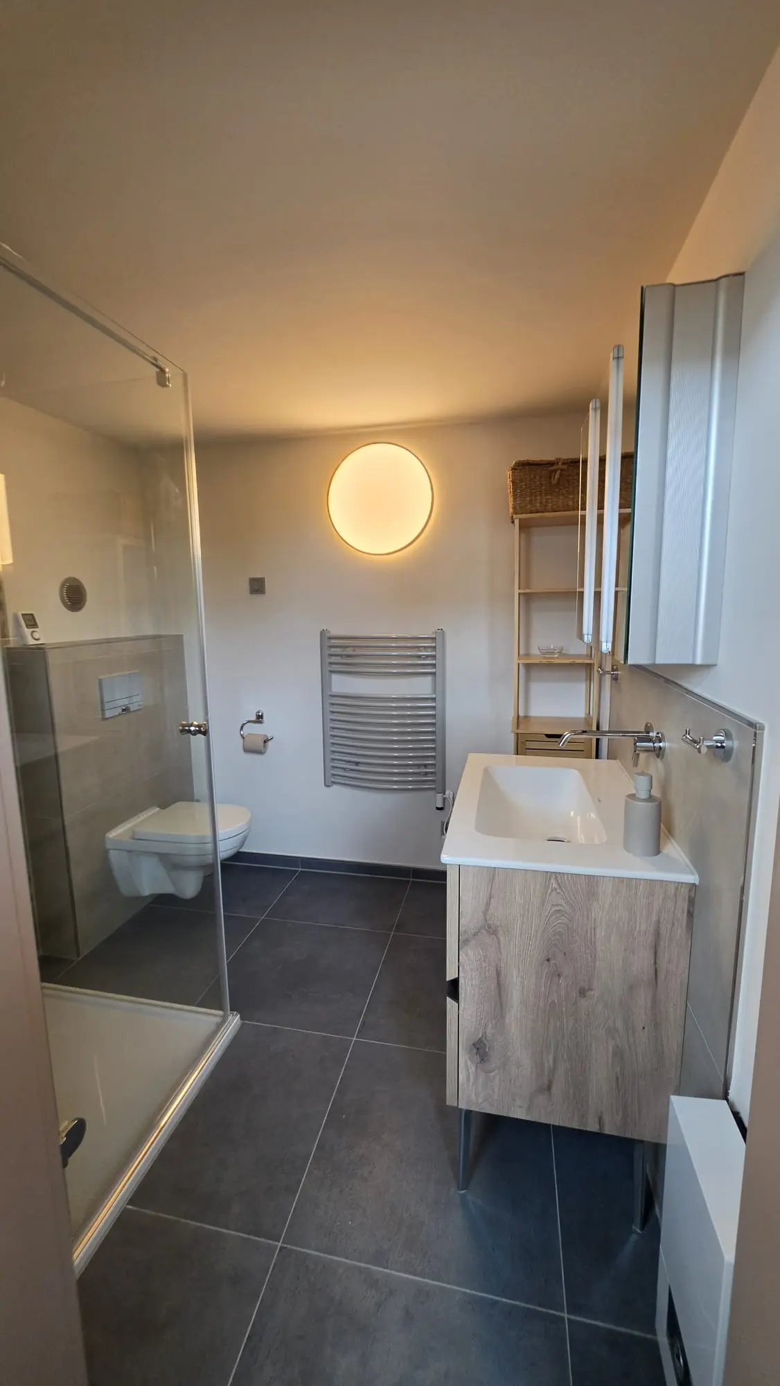 Weitere Ansicht des Badezimmers